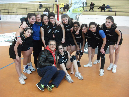 la squadra femminile con il Coach Sapone